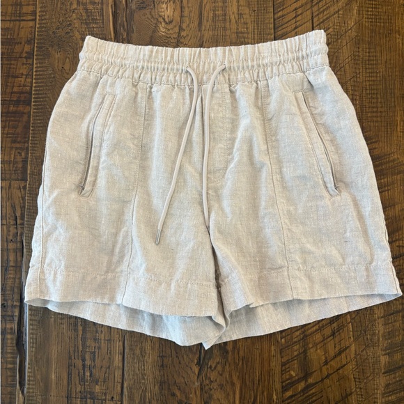 Athleta Pants - Athleta Retreat Mid Rise 4” Short